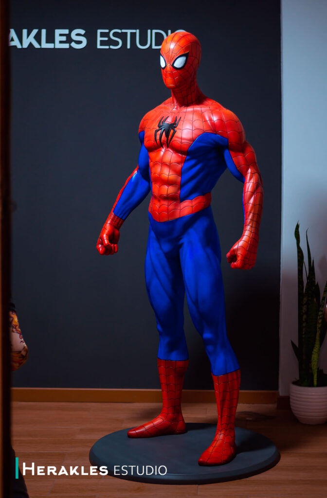 Spiderman Sculpture Life Size Herakles Estudio de Escultura. Estatua tamaño real en fibra de vidrio